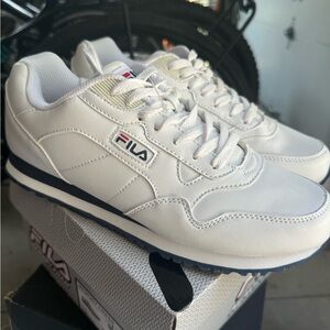 New FILA Men’s Memory Cress Sneakers with Memory Foam, Size 9 US